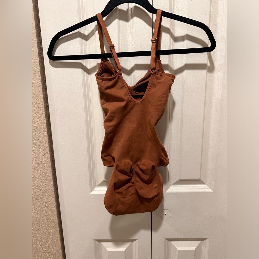 SKIMS Seamless Brown Bodysuit - Picture 2 of 8